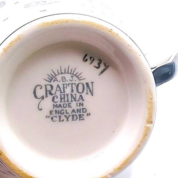 Royal Grafton Teacup & Saucer Fine Bone China Made in England Floral Gold Trim - Picture 7 of 8